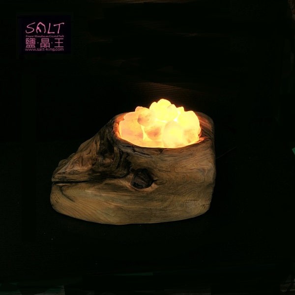 鹽燈專家【鹽晶王】台灣檜木鹽燈《眾星拱月》。